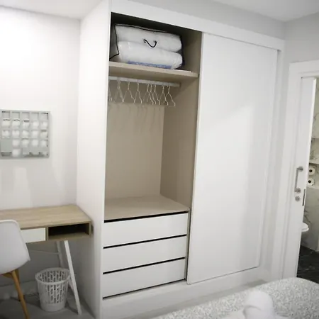 E&r-2 Plaza Espana Апартаменти